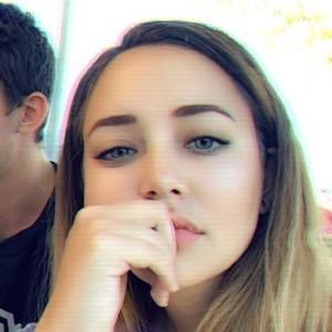 Meet your Posher, Valentina